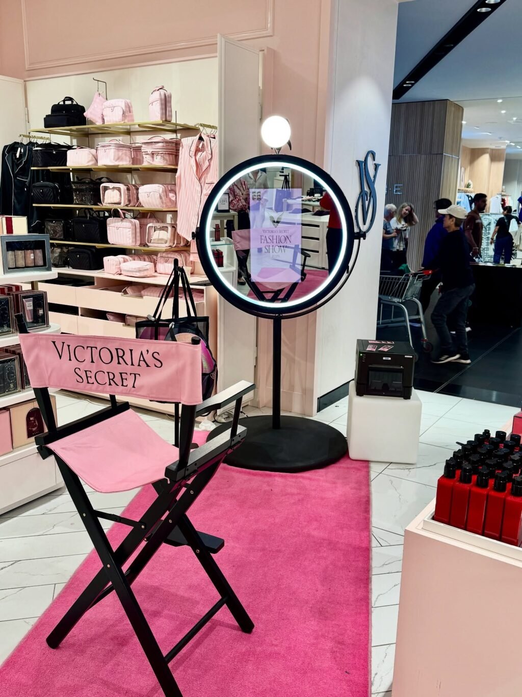 Serving sparkle, style, and VS energy 💋 — the VS Fashion Show 2025 launch photobooth is everyone’s new favorite hotspot!

@victoriassecretau 
@highpointofficial 

#MelboothMagic #victoriasecret #victoriasecretfashionshow