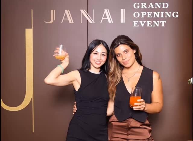 The backdrop your guests won’t stop posing in front of👯‍♀️  #MelboothMagic #MelbournePhotoboothhire