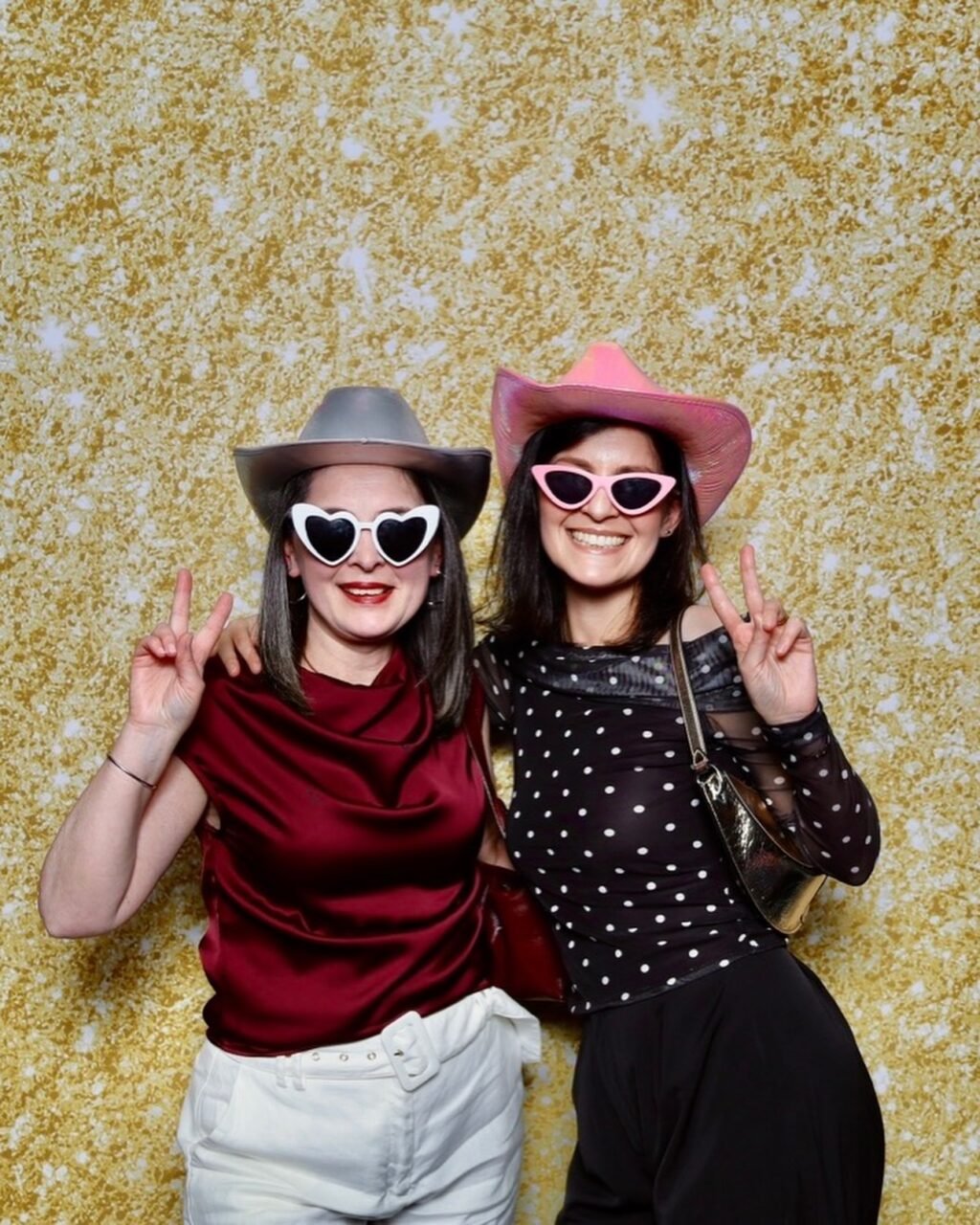 Celebrating Cassie’s fabulous 50th in style 🎉✨
From big laughs to unforgettable moments, this birthday was one for the books! Our photo booth captured all the fun, the glam, and the memories that’ll last forever 📸💫