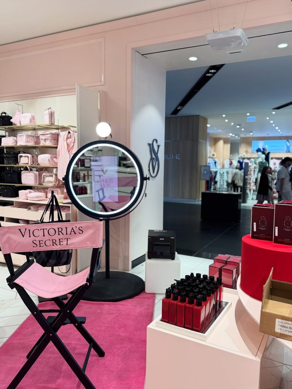 Serving sparkle, style, and VS energy 💋 — the VS Fashion Show 2025 launch photobooth is everyone’s new favorite hotspot!

@victoriassecretau 
@highpointofficial 

#MelboothMagic #victoriasecret #victoriasecretfashionshow