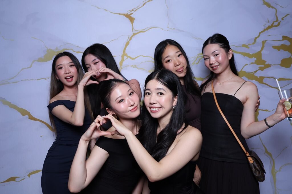 The girls understood the assignment 💁🏻‍♀️  #MelboothMagic #melbournephotoboothhire