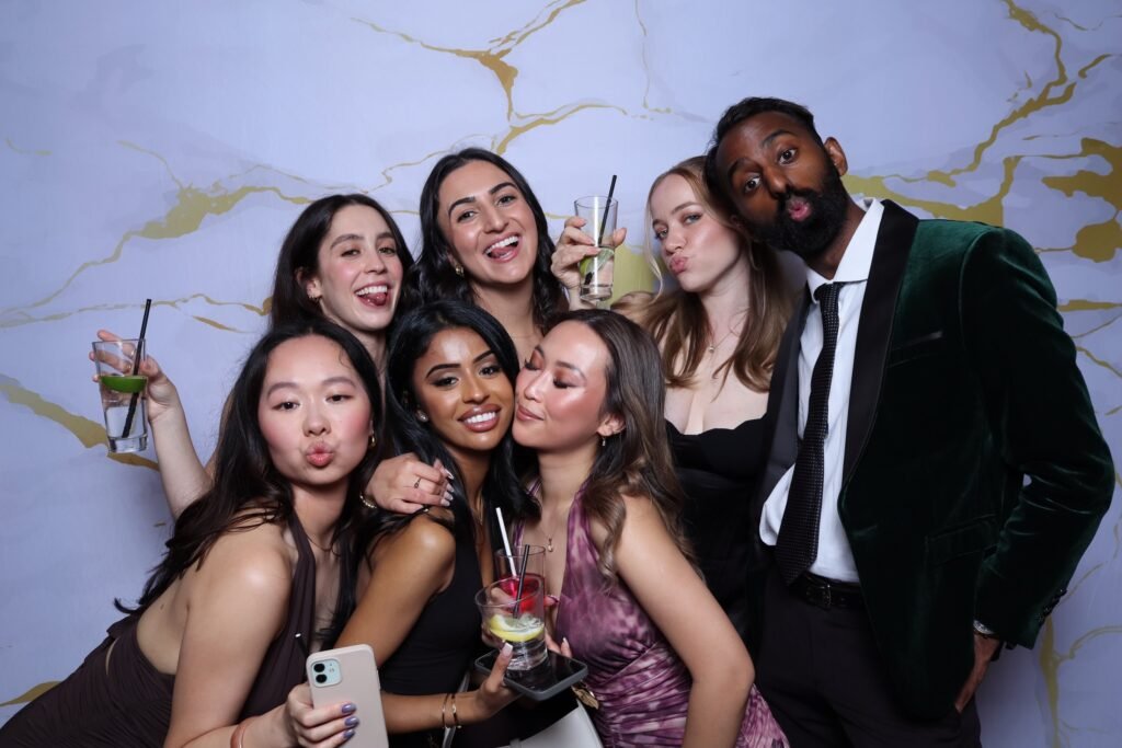 The girls understood the assignment 💁🏻‍♀️  #MelboothMagic #melbournephotoboothhire