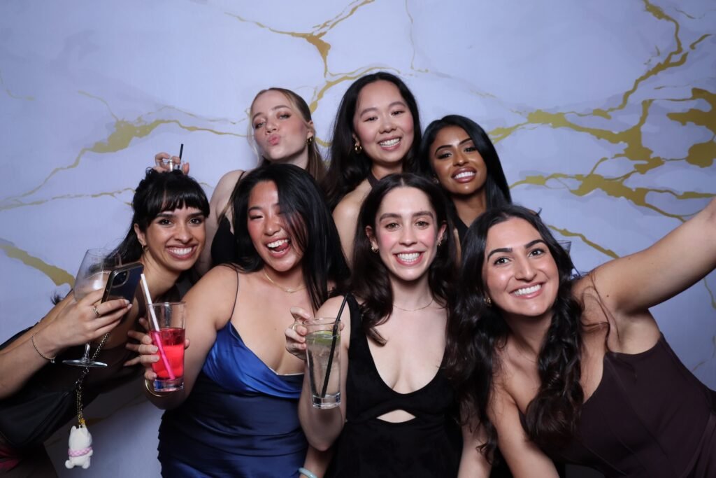 The girls understood the assignment 💁🏻‍♀️  #MelboothMagic #melbournephotoboothhire