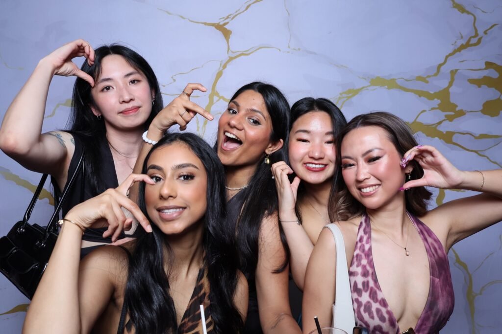 The girls understood the assignment 💁🏻‍♀️  #MelboothMagic #melbournephotoboothhire