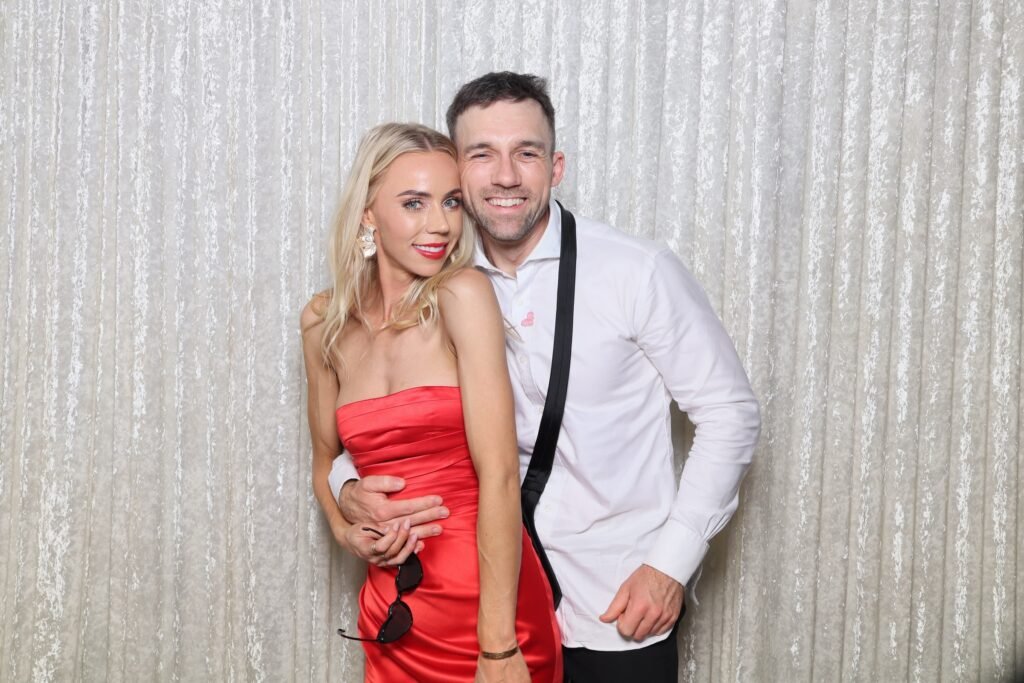 No filters, no edits—just proof that you’ll never regret booking in 💕 #MelboothMagic #photoboothhiremelbourne #openairbooth