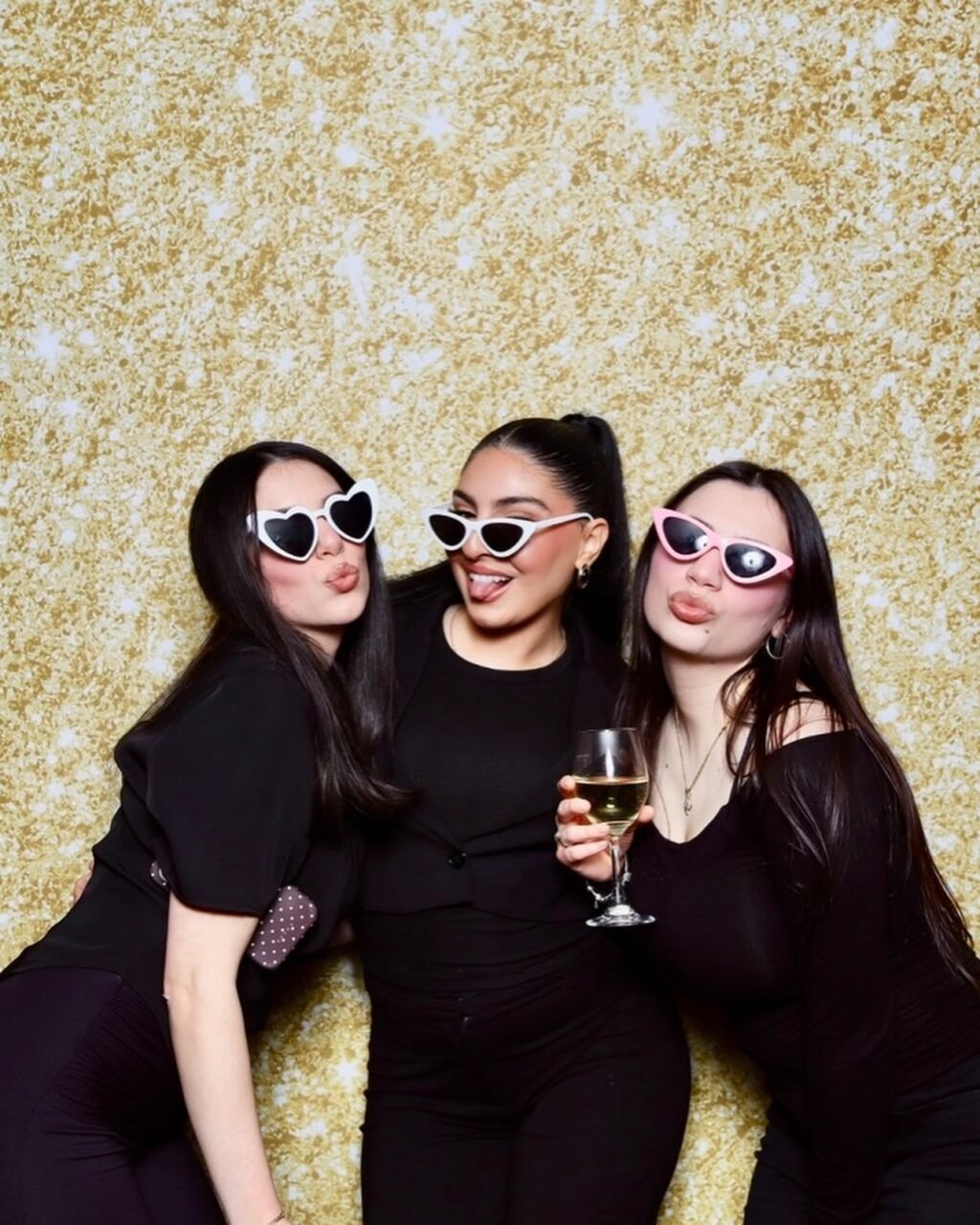 Celebrating Cassie’s fabulous 50th in style 🎉✨
From big laughs to unforgettable moments, this birthday was one for the books! Our photo booth captured all the fun, the glam, and the memories that’ll last forever 📸💫