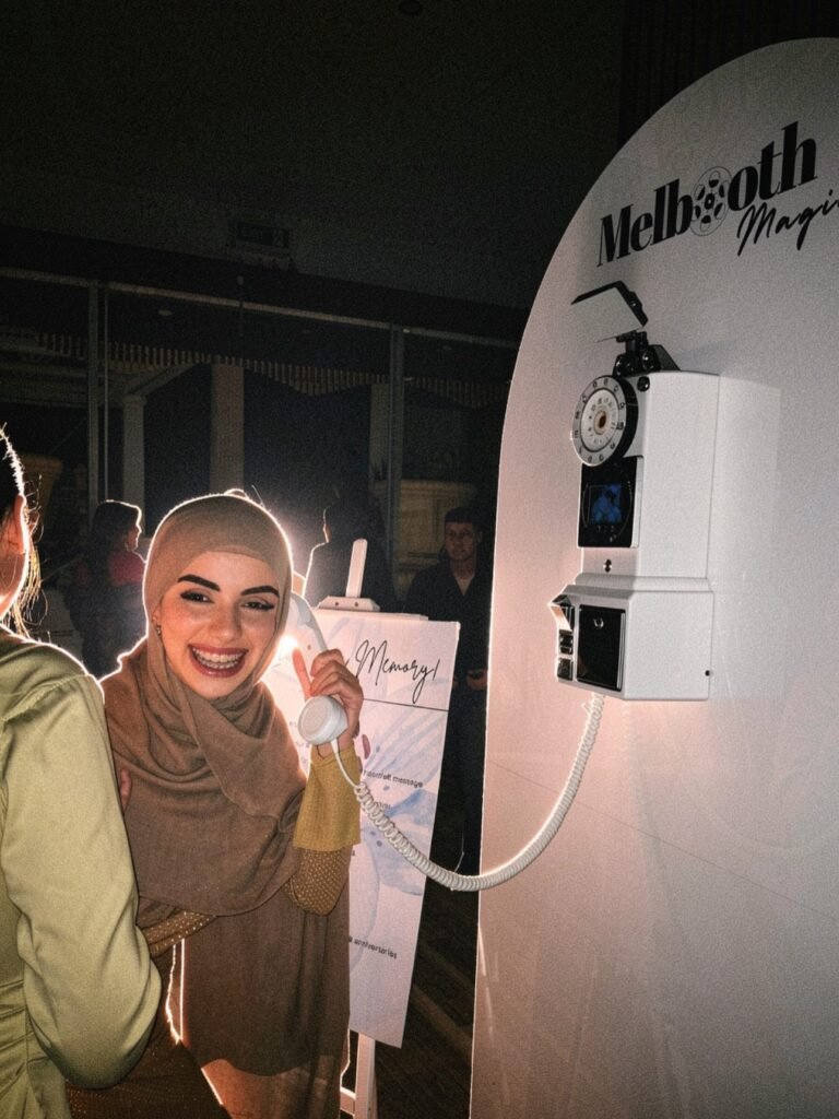The smiles say it all! 😍 Guests had so much fun leaving heartfelt (and hilarious) messages in our video guestbook. These memories are priceless. 💫  #Videoguestbookmelbourne #MelboothMagic #videoguestbook