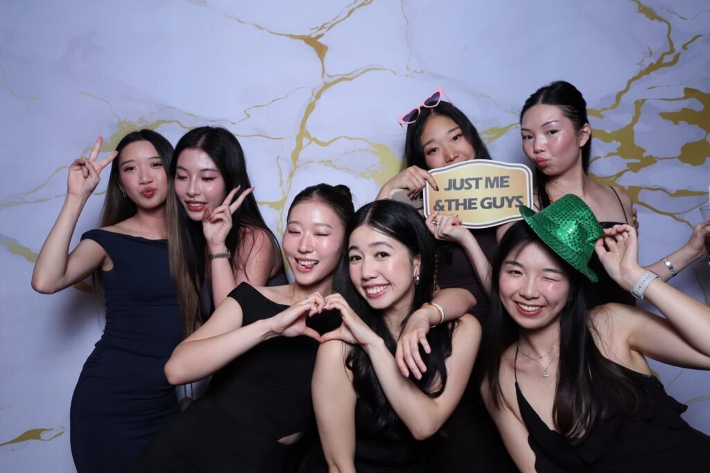 The girls understood the assignment 💁🏻‍♀️  #MelboothMagic #melbournephotoboothhire