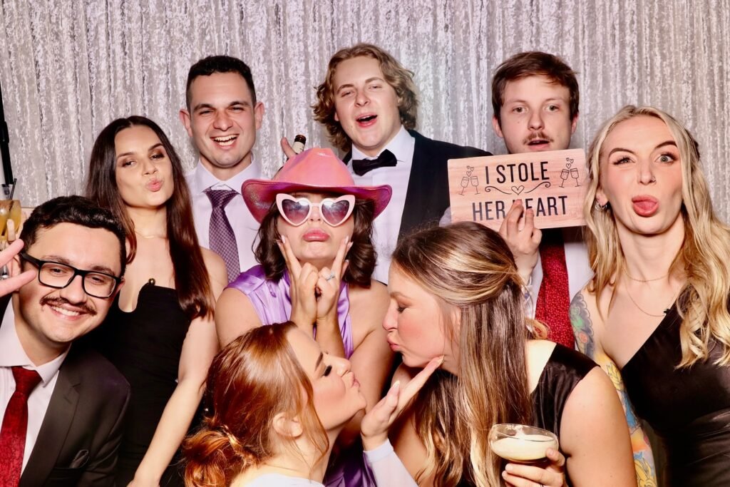 Mirror, Mirror, on the wall… who had the most fun of all? 💃🕺
Captured magic, laughter, and unforgettable moments with our Mirror Photobooth!
#MirrorBoothMagic #MelboothMagic #WeddingPhotoboothHire #melbournephotoboothhire